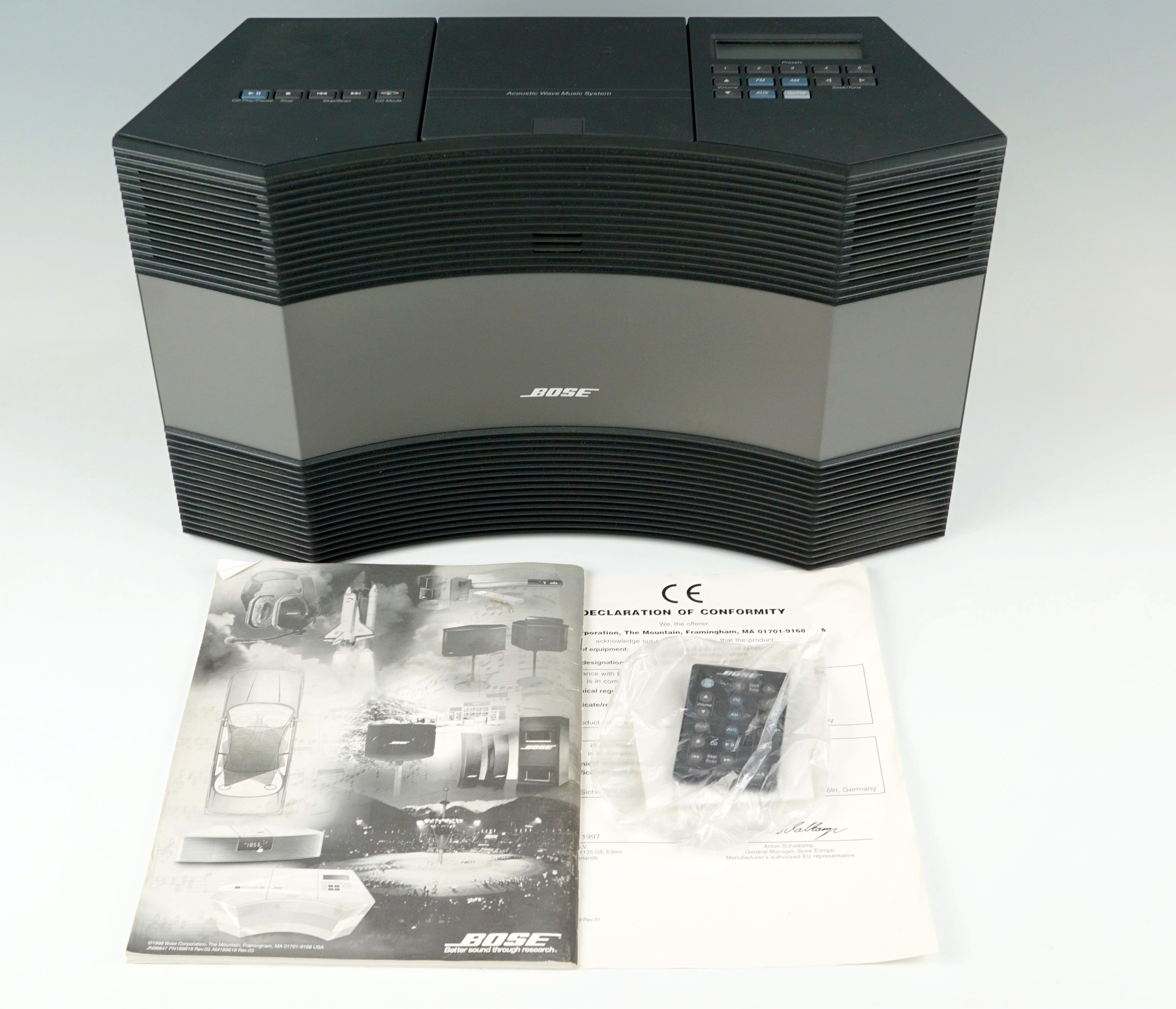 A Bose "Acoustic Wave" radio and CD player, with remote control and instructions - Image 2 of 4