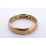 An early 20th Century 18 ct gold wedding band, 5.2 g