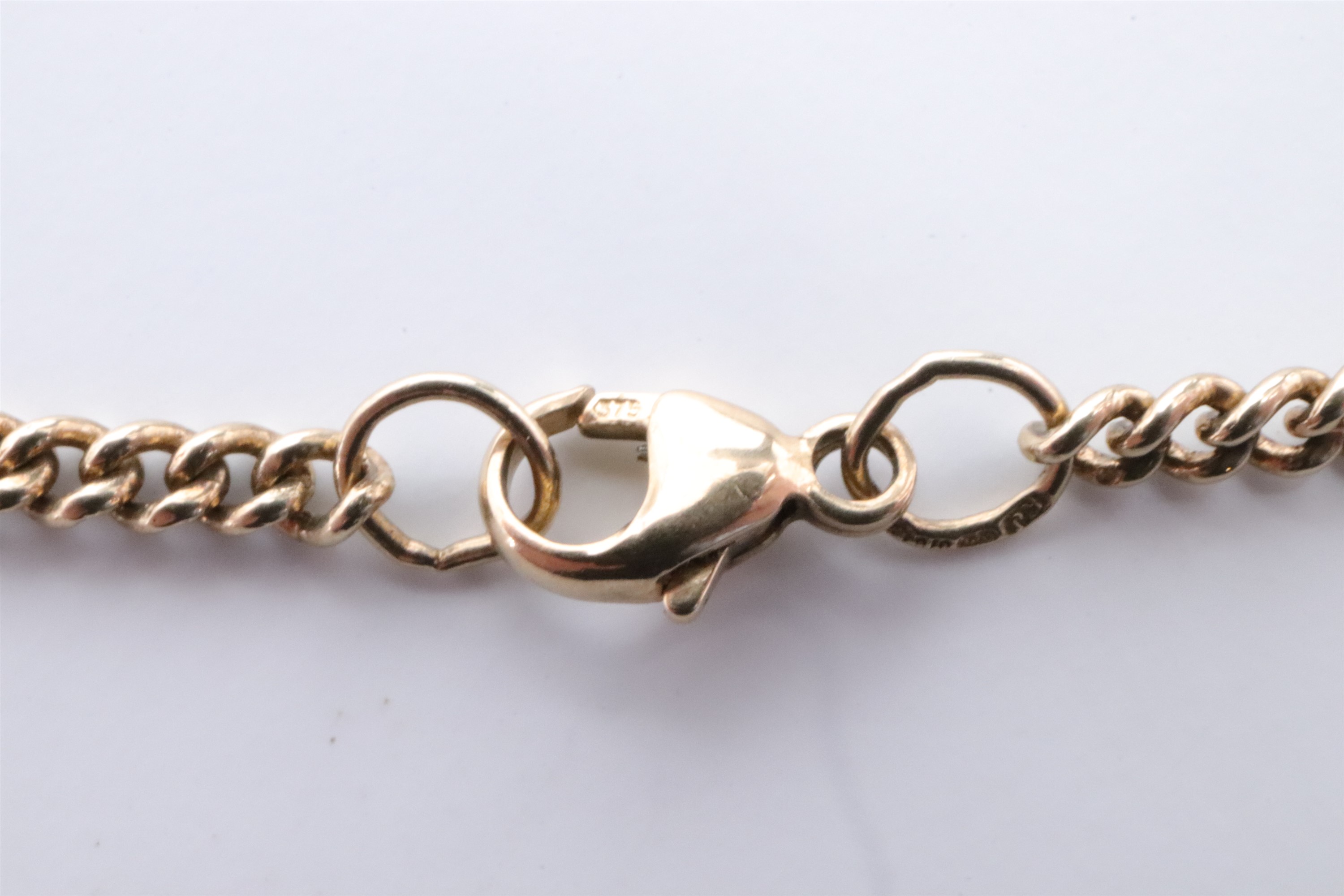 A 9 ct gold matinee length curb link necklace, 53 cm, 9.1 g - Image 3 of 3