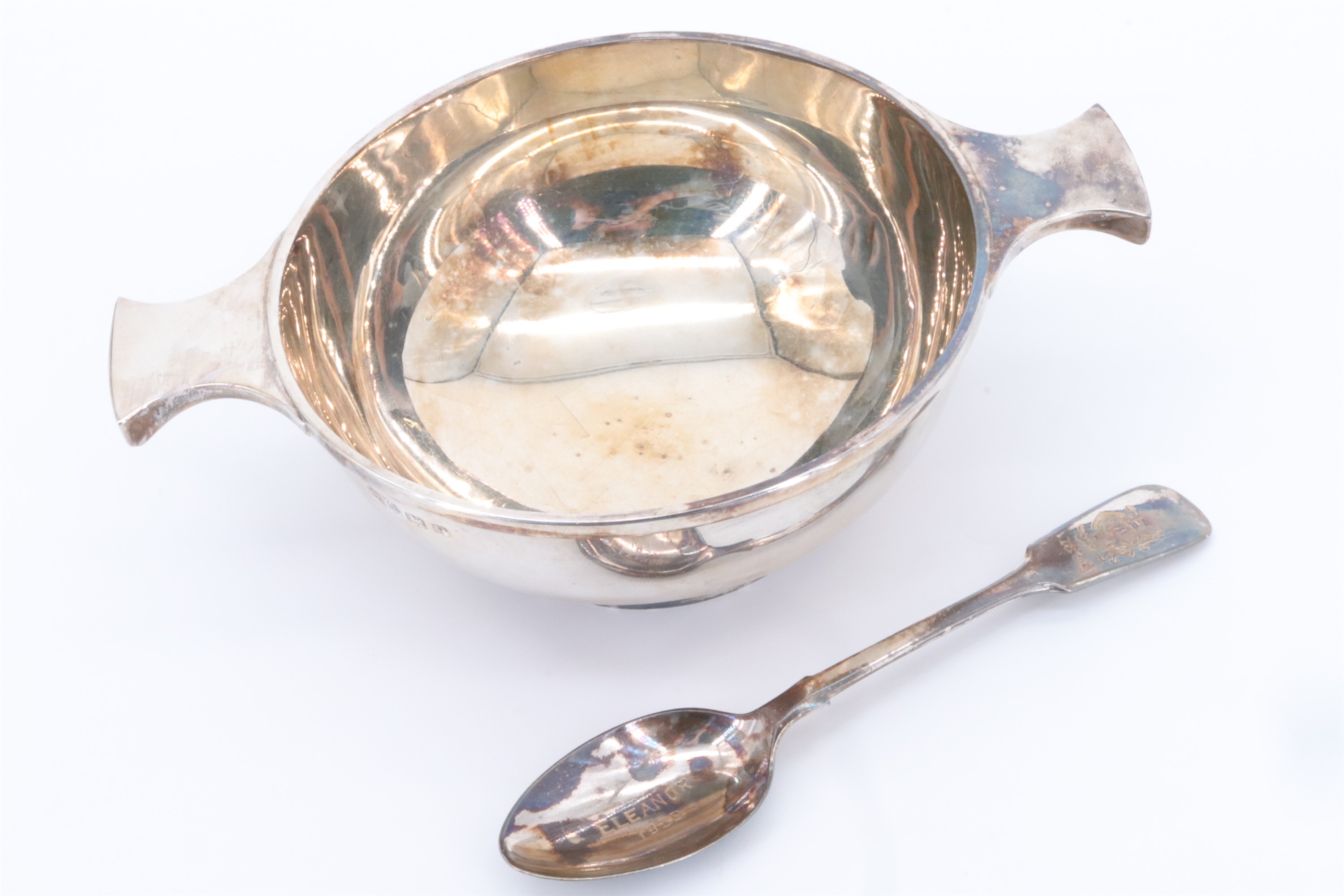 A cased silver quaich-form dish, having unadorned lug handles, William Neale & Son Ltd, - Image 2 of 5