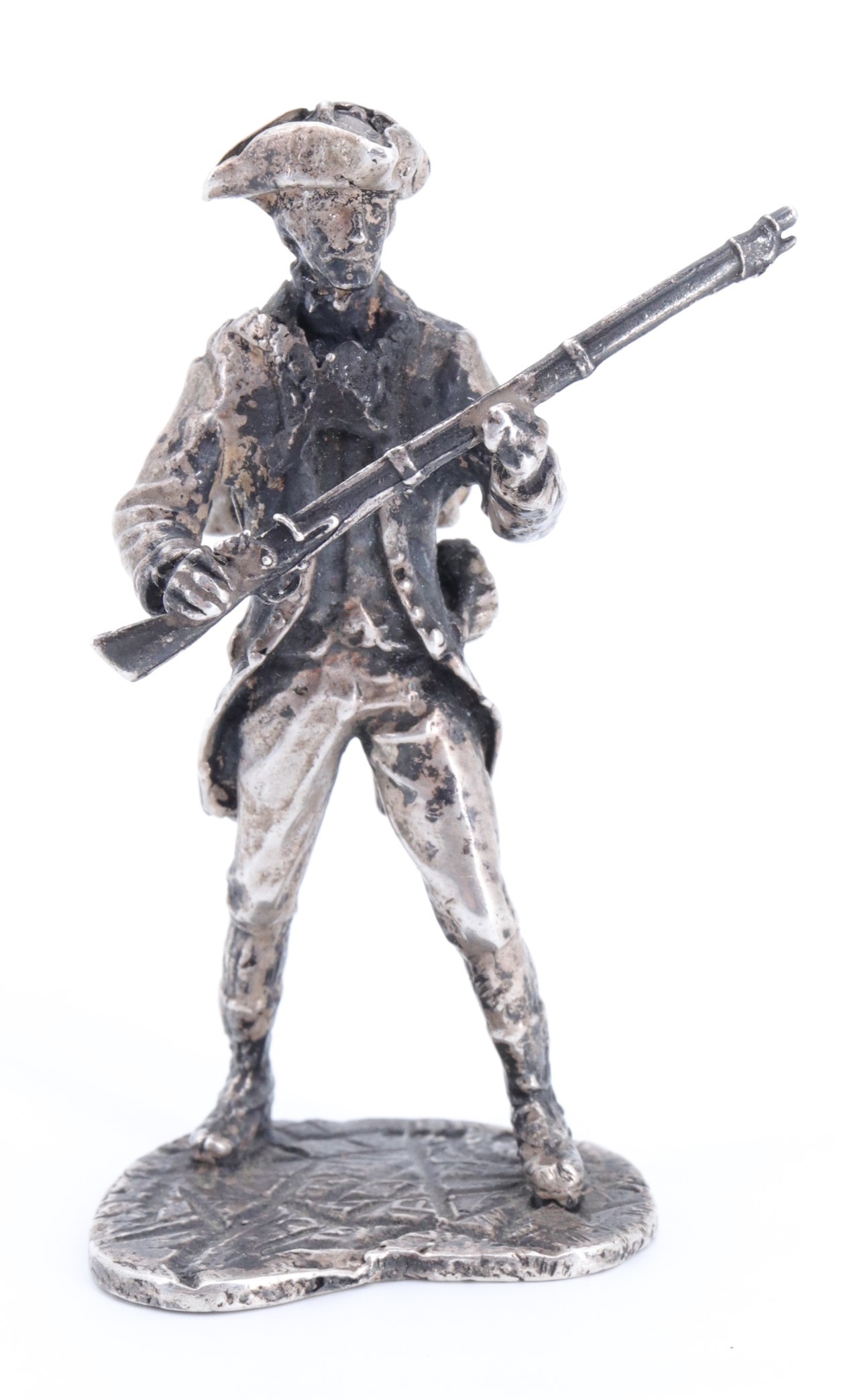 A miniature silver figurine of an 18th Century infantryman, London, 1975, 46 g, 58 mm
