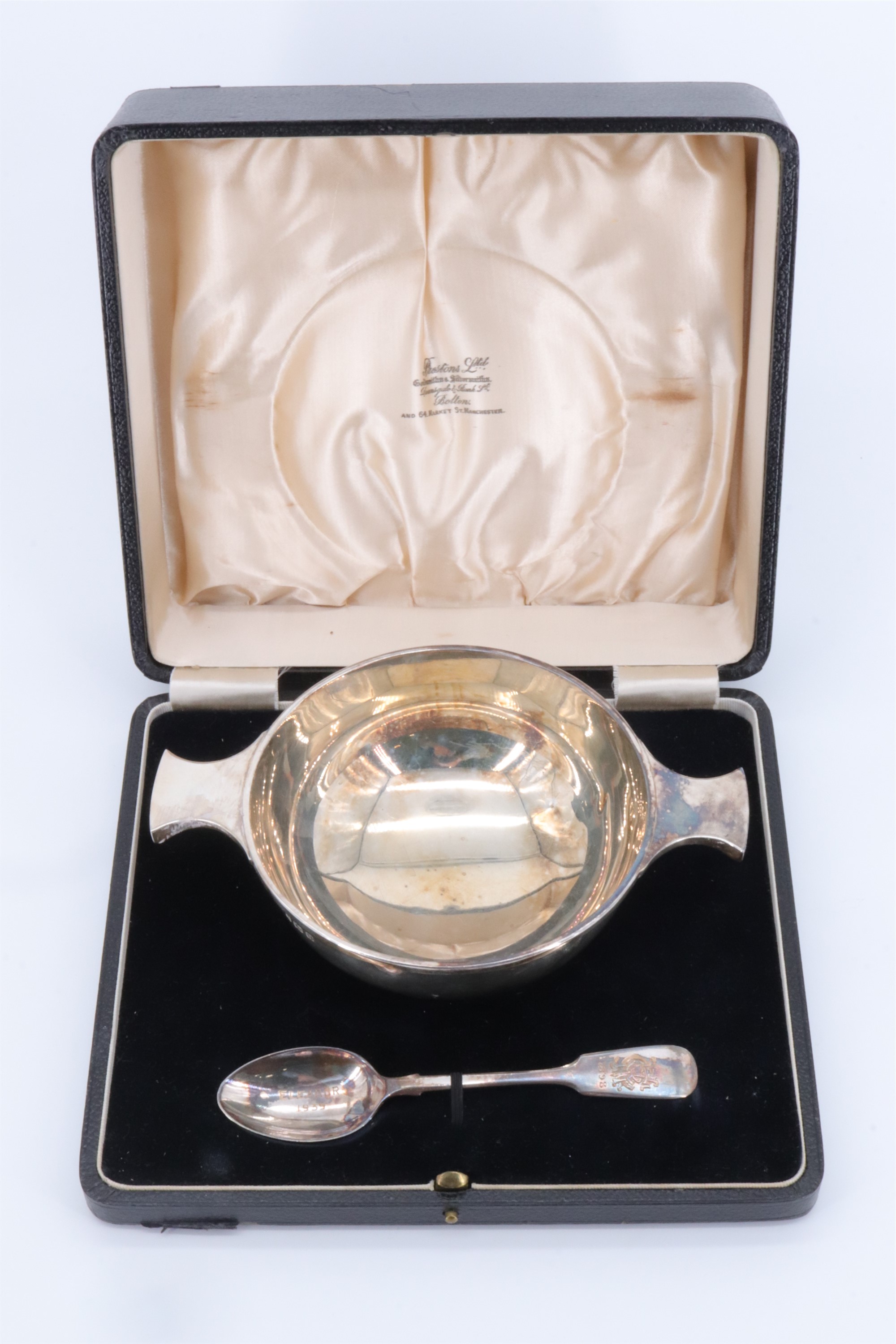 A cased silver quaich-form dish, having unadorned lug handles, William Neale & Son Ltd,