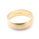 An 18 ct gold wedding ring, Birmingham, 1972, 6.05 g, size S, 6 mm wide