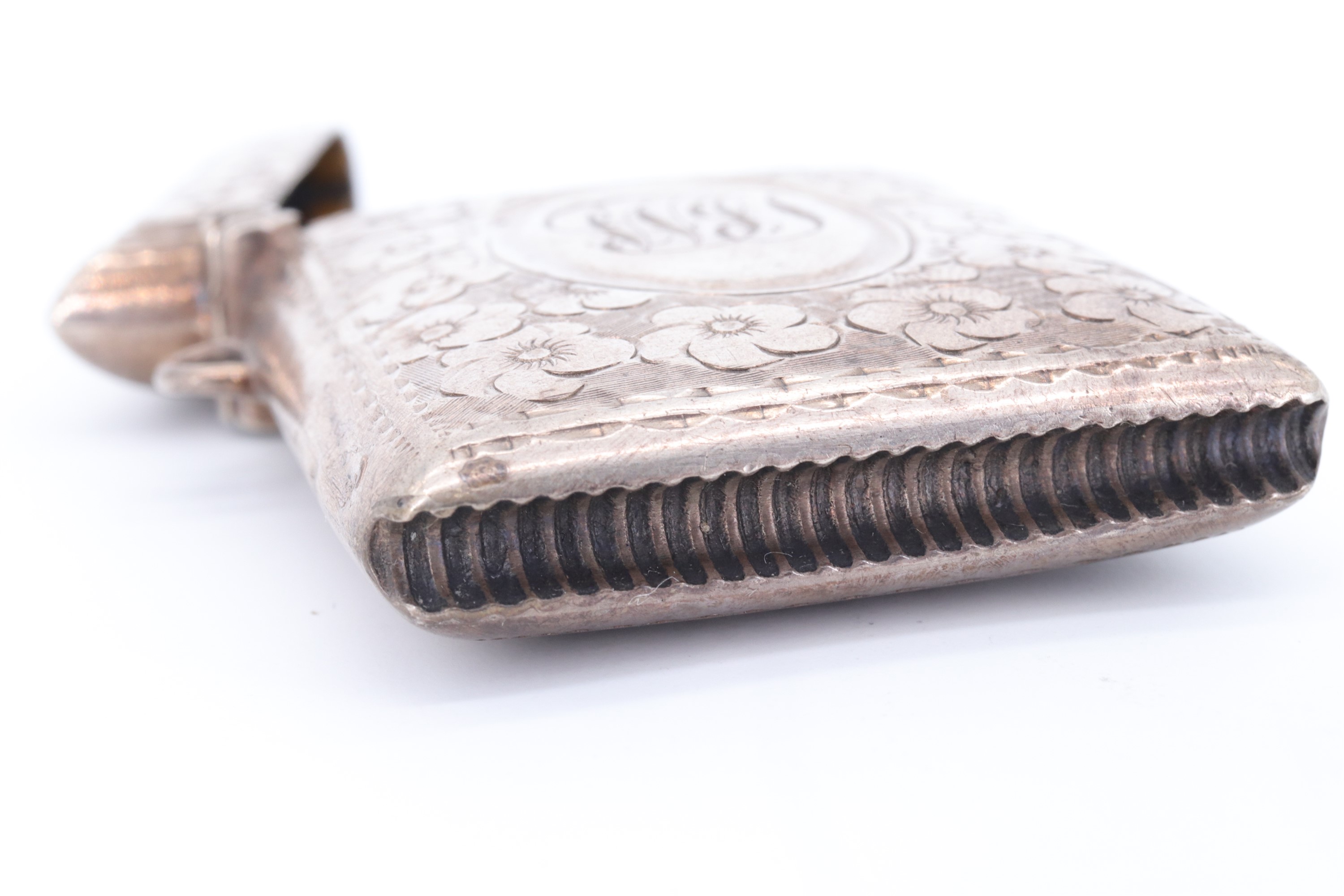 An early George V silver fob vesta case, of cushion form and decorated with engraved flowerheads - Image 4 of 4