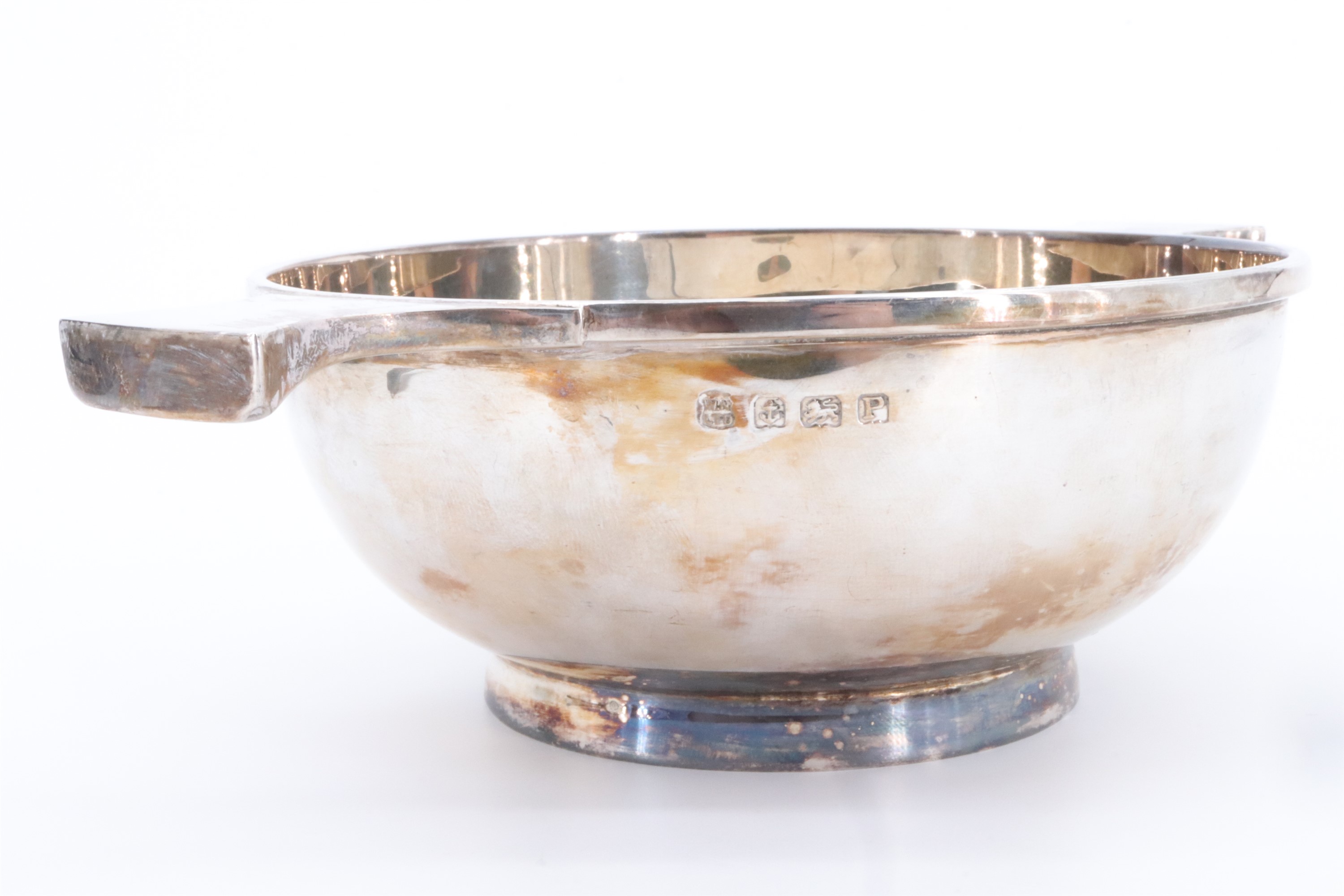 A cased silver quaich-form dish, having unadorned lug handles, William Neale & Son Ltd, - Image 3 of 5