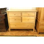 A contemporary Willis and Gambier blonde oak chest of drawers, 111 cm x 48 cm x 88 cm
