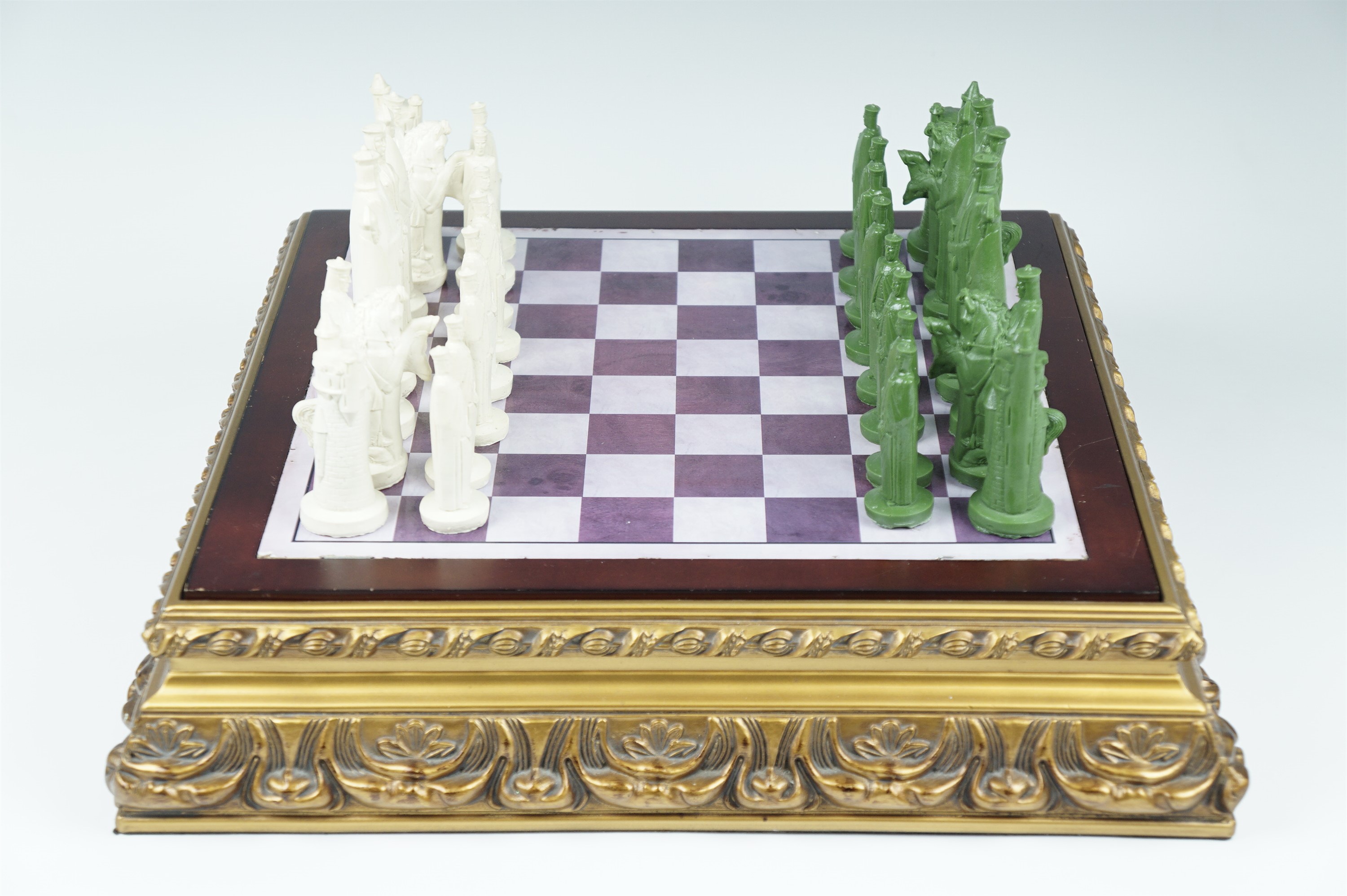 A resin medieval themed chess set, Kings 11 cm