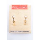 A set of pearl earrings, the pearls of approx 5 mm set on 9 ct yellow metal, 0.9 g