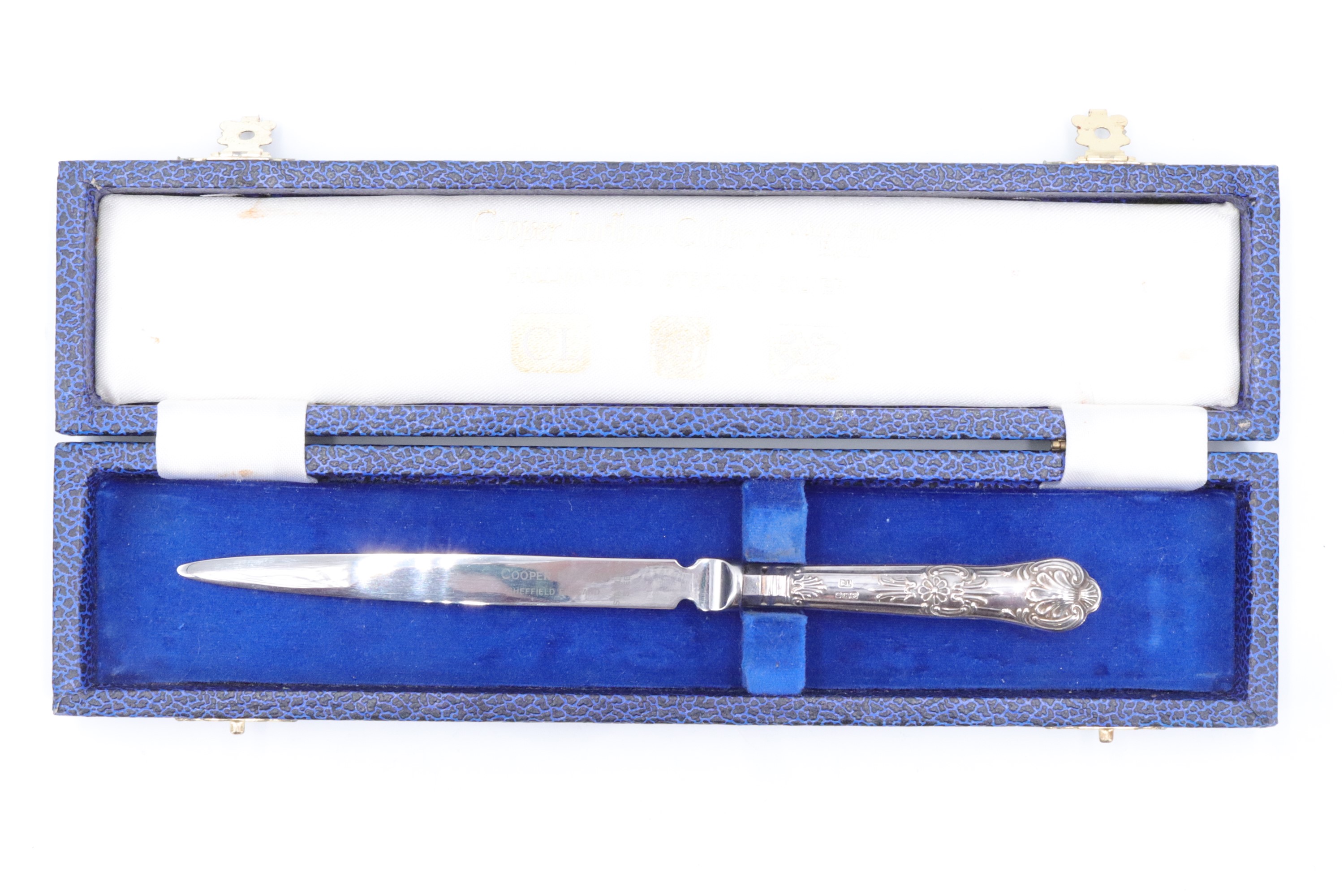 A late 20th Century cased silver handled letter opener, Queen's pattern, Sheffield, 1989, 19 cm