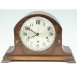 A 1930s oak mantle clock, 35 cm x 23 cm