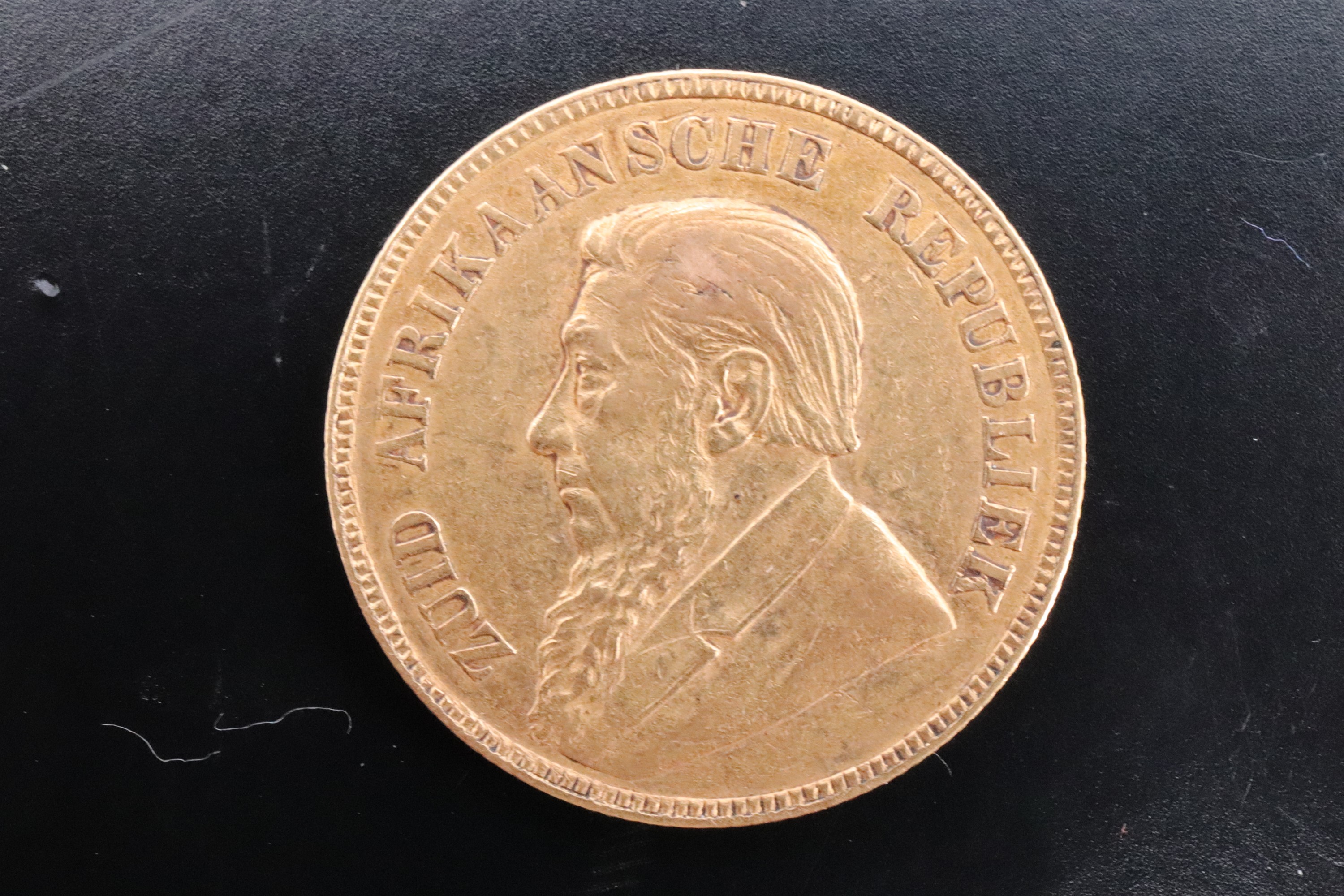 An 1898 Boer South African Republic / Zuid-Afrikaansche Republiek 1 pond gold coin - Image 2 of 4