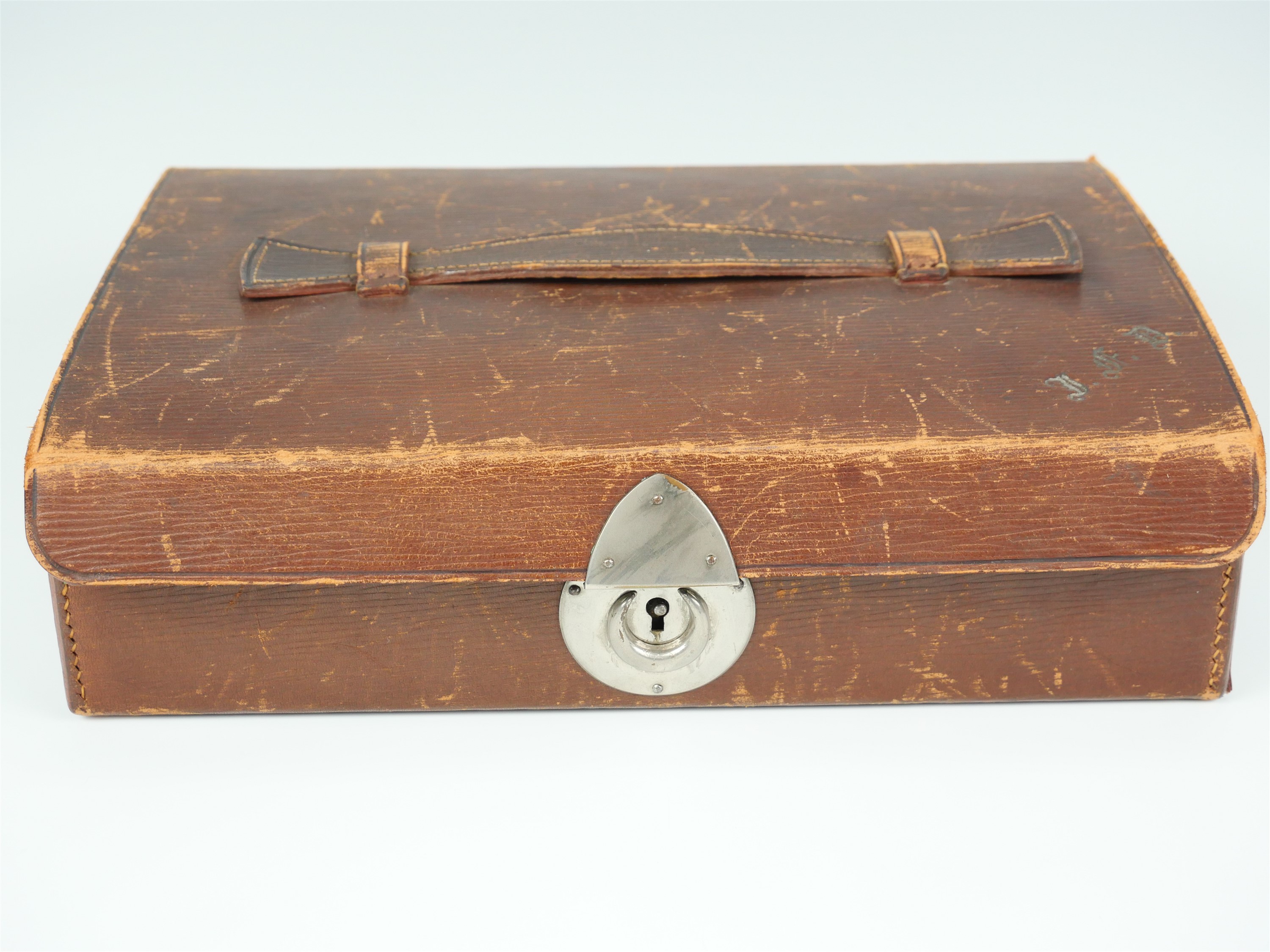 A vintage cased travel grooming set - Image 2 of 3