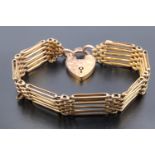 An early 20th Century 9 ct yellow metal gate-link bracelet, 12.9 g