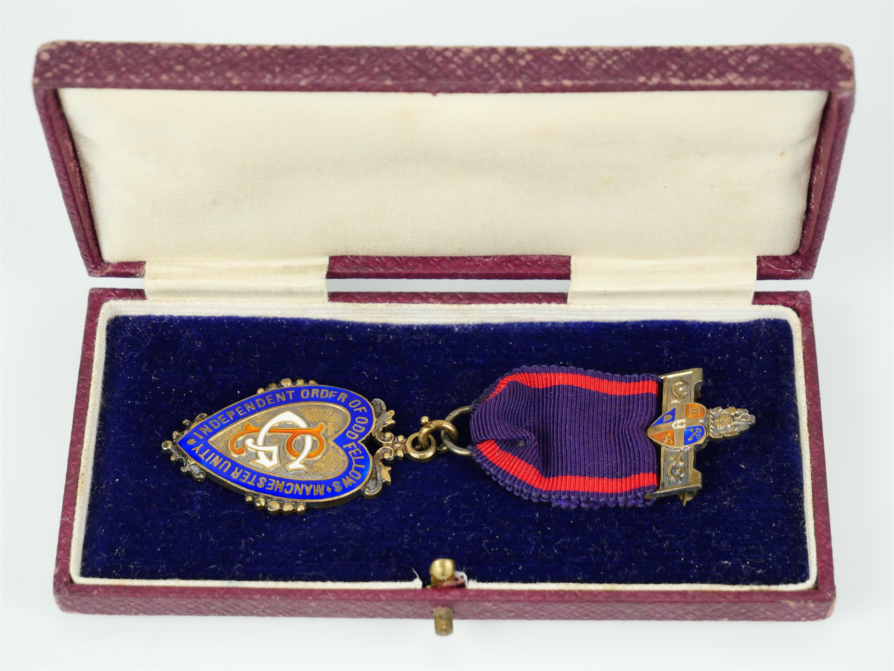 A cased 1930s silver Independent Order of the Odd Fellows- Manchester Unity medal - Image 2 of 4