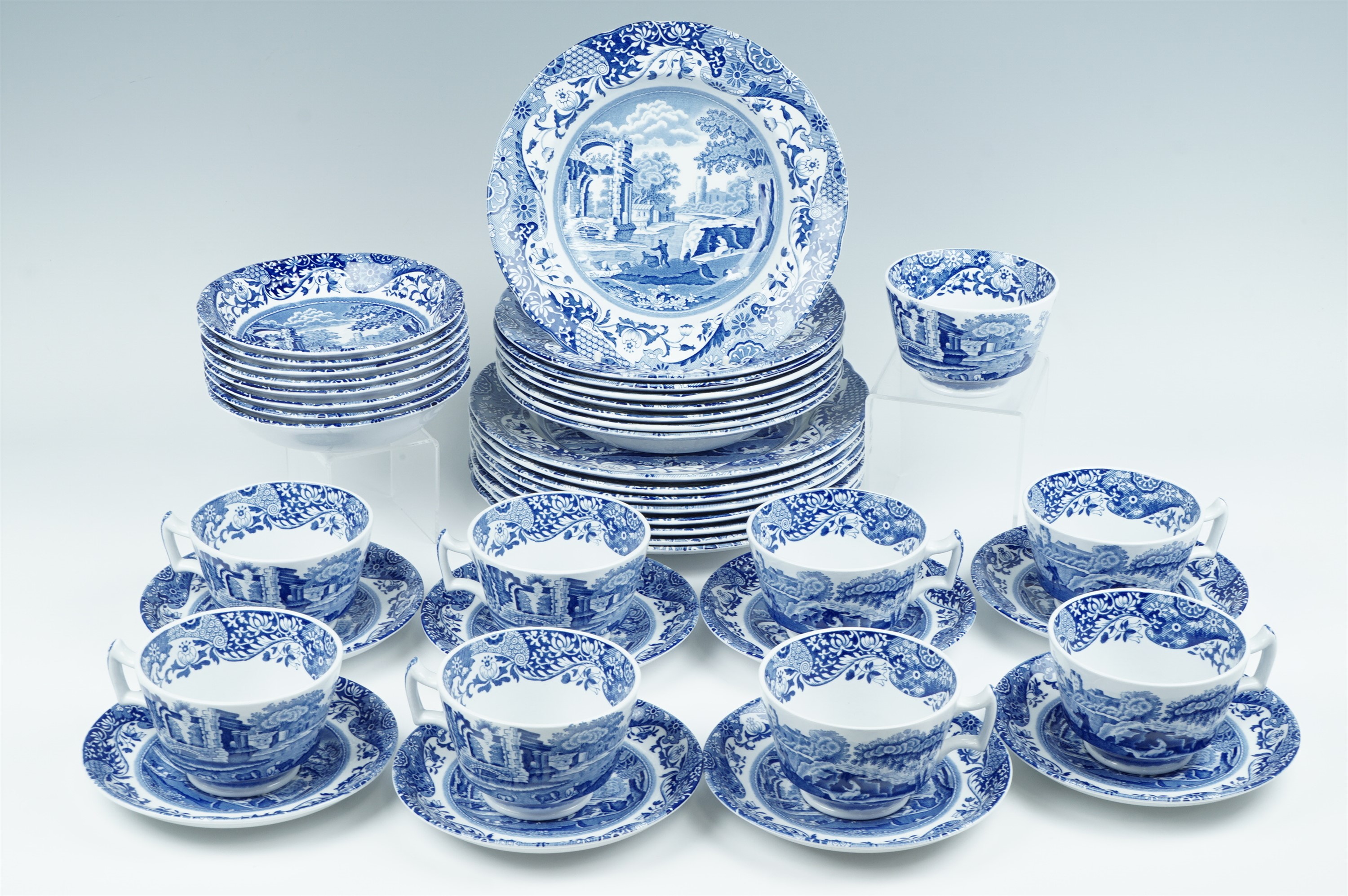 Spode Italian ware tea and dinnerware, approximately forty one items