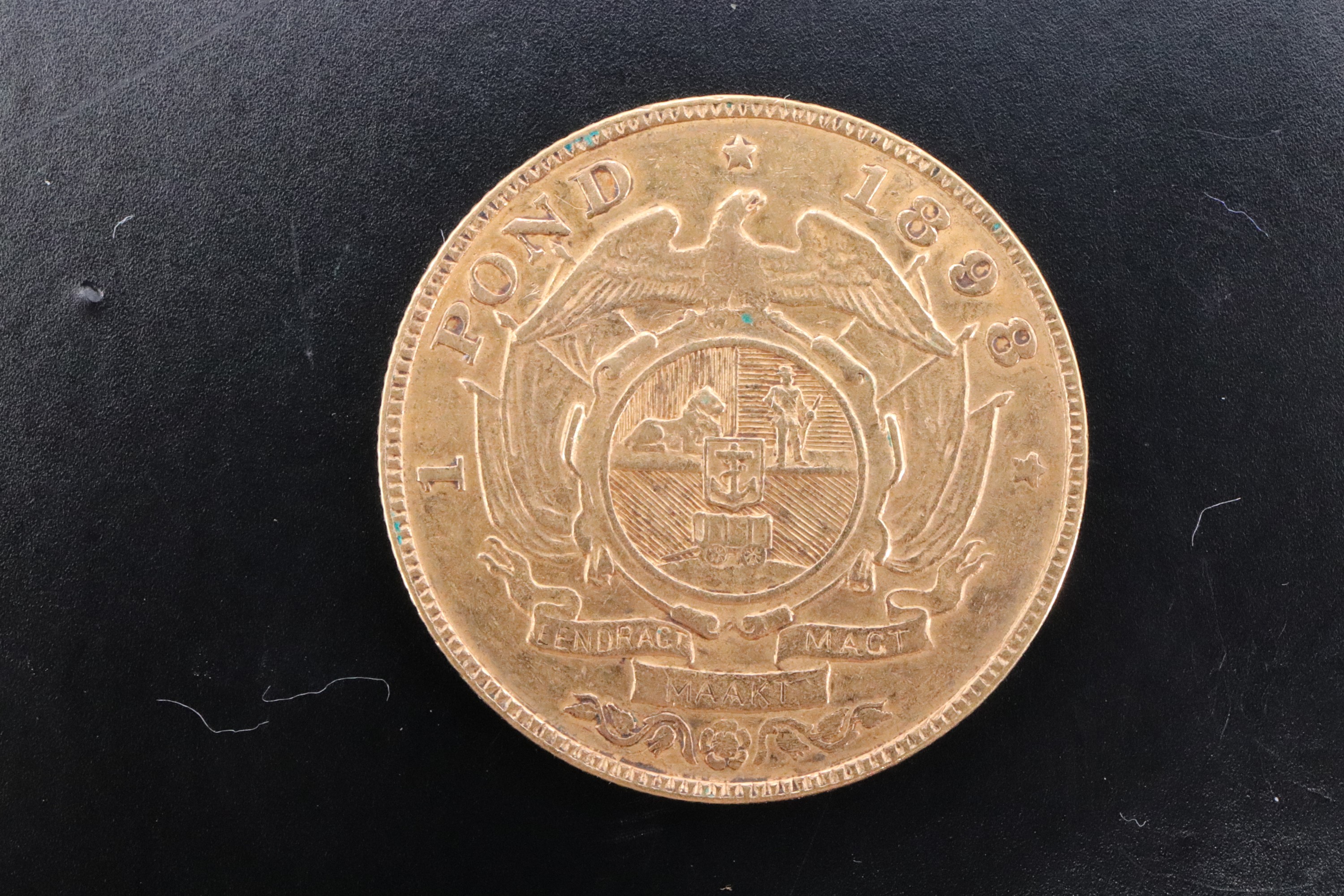 An 1898 Boer South African Republic / Zuid-Afrikaansche Republiek 1 pond gold coin - Image 3 of 4
