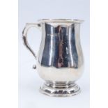 A 20th Century silver half pint tankard, London 1973, 264 g