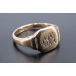 A 9 ct gold signet ring, K, 2.4 g