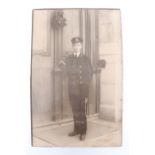 [ Autograph ] A 1913 signed photograph of the future King George VI as a Royal Navy Midshipman, 27