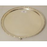 Silver salver with alternating bead pattern rim and plain centre panel, London 1911, 26oz