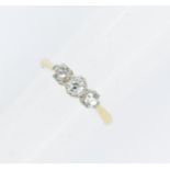 18ct Yellow gold three stone diamond ring Size O Weight - 2.8g