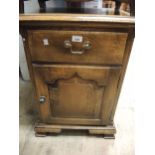 Good quality reproduction oak bedside cabinet, the moulded top above a single drawer and fielded