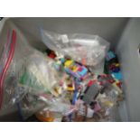 Box containing a small quantity of various Lego