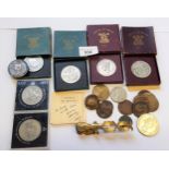Pair of brass Harrison full and half sovereign scales, and a small quantity of Victorian coinage