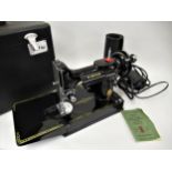 Singer Featherweight 221K sewing machine, in original fitted cased