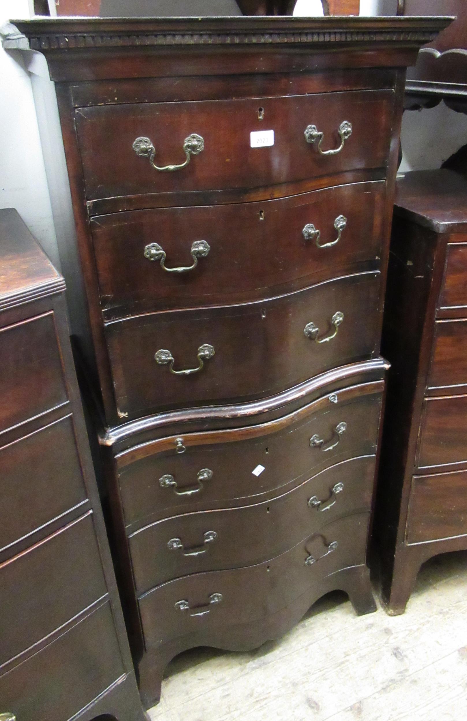 Early 20th Century mahogany serpentine fronted small tallboy in Georgian style with six drawers