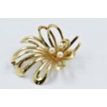 14ct Gold brooch set cultured pearls