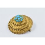 18ct Yellow gold circular turquoise mounted brooch