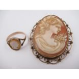 20th Century 9ct yellow gold mounted cameo brooch and an antique yellow gold cameo set ring Weight -