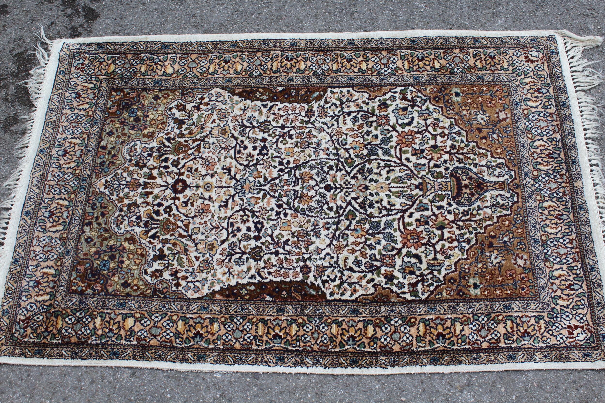 Small cotton prayer rug of Persian design with an all-over vase and floral pattern in shades of pink - Image 2 of 2