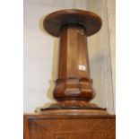 William IV mahogany display pedestal, 32.5ins high It is a central column from a large dining table