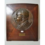 Large bronze portrait relief plaque ' Maitre Paul Wauters ', signed in the bronze R. Braecke,