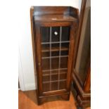 Early 20th Century small oak bookcase with a leaded glass door, 14ins wide