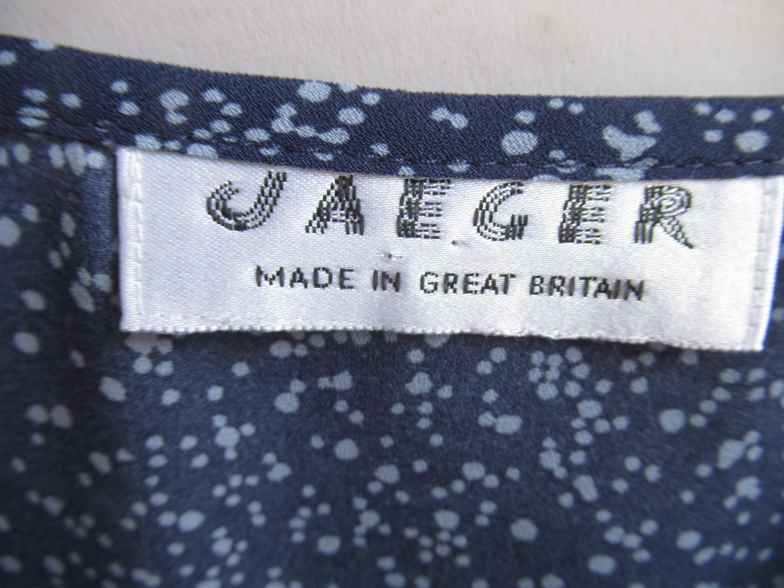Jaeger navy blue ladies jacket, Jaeger blue patterned matching skirt and blouse and a Jaeger black - Image 4 of 6