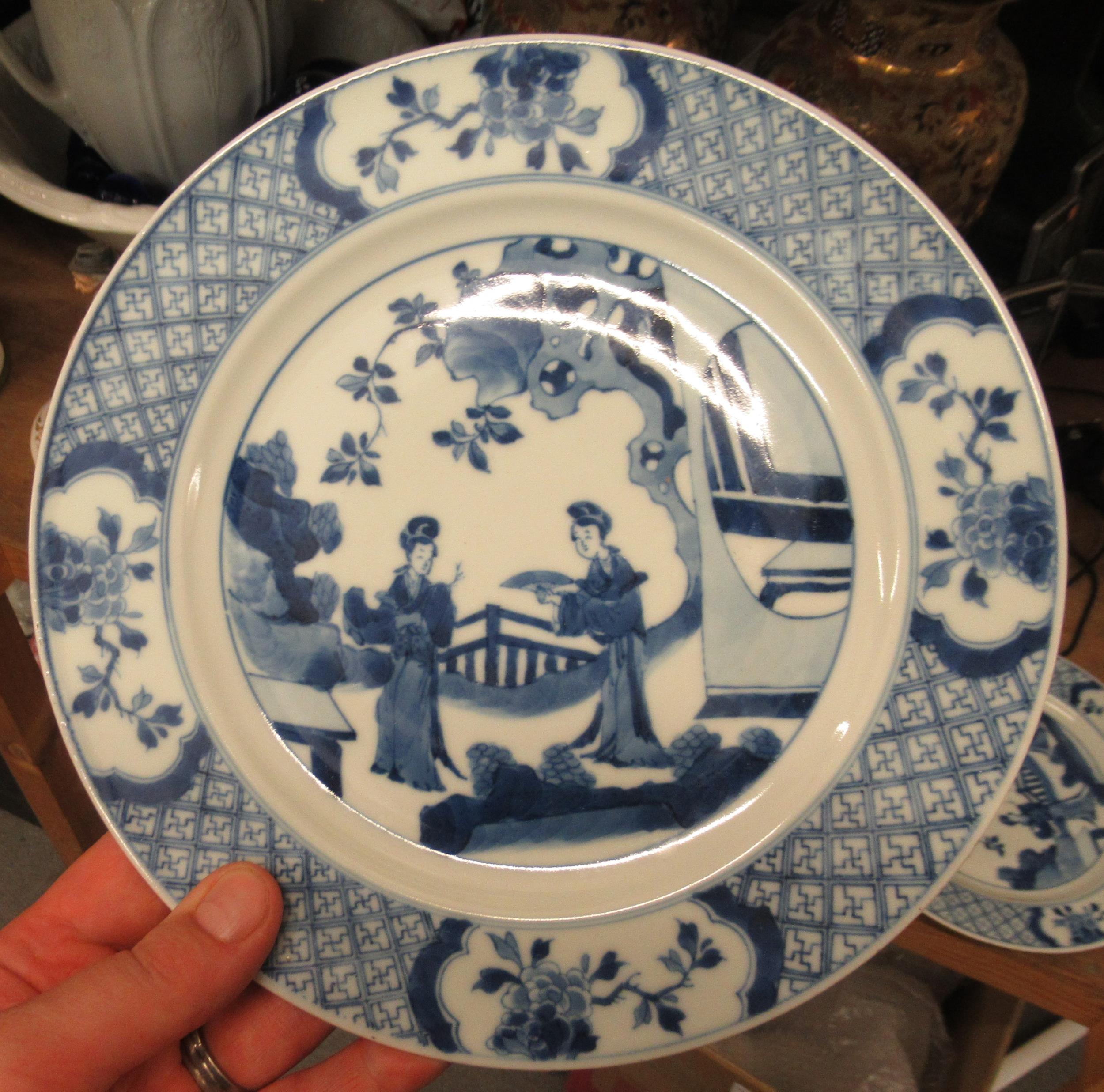 Pair of modern Chinese blue and white plates decorated with figures on a terrace, six character mark - Image 6 of 9