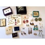 Quantity of miscellaneous costume earrings