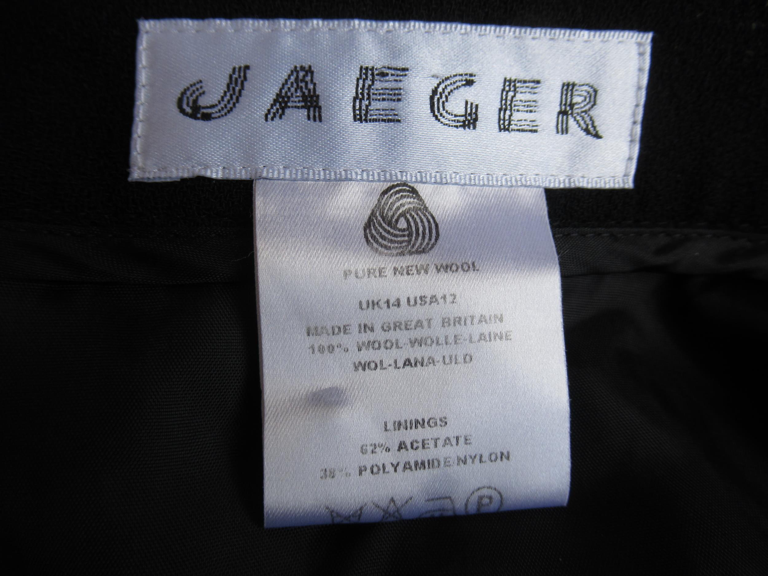 Jaeger navy blue ladies jacket, Jaeger blue patterned matching skirt and blouse and a Jaeger black - Image 6 of 6
