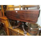 Good quality Victorian mahogany rectangular drop-leaf breakfast table, the reeded top above an end