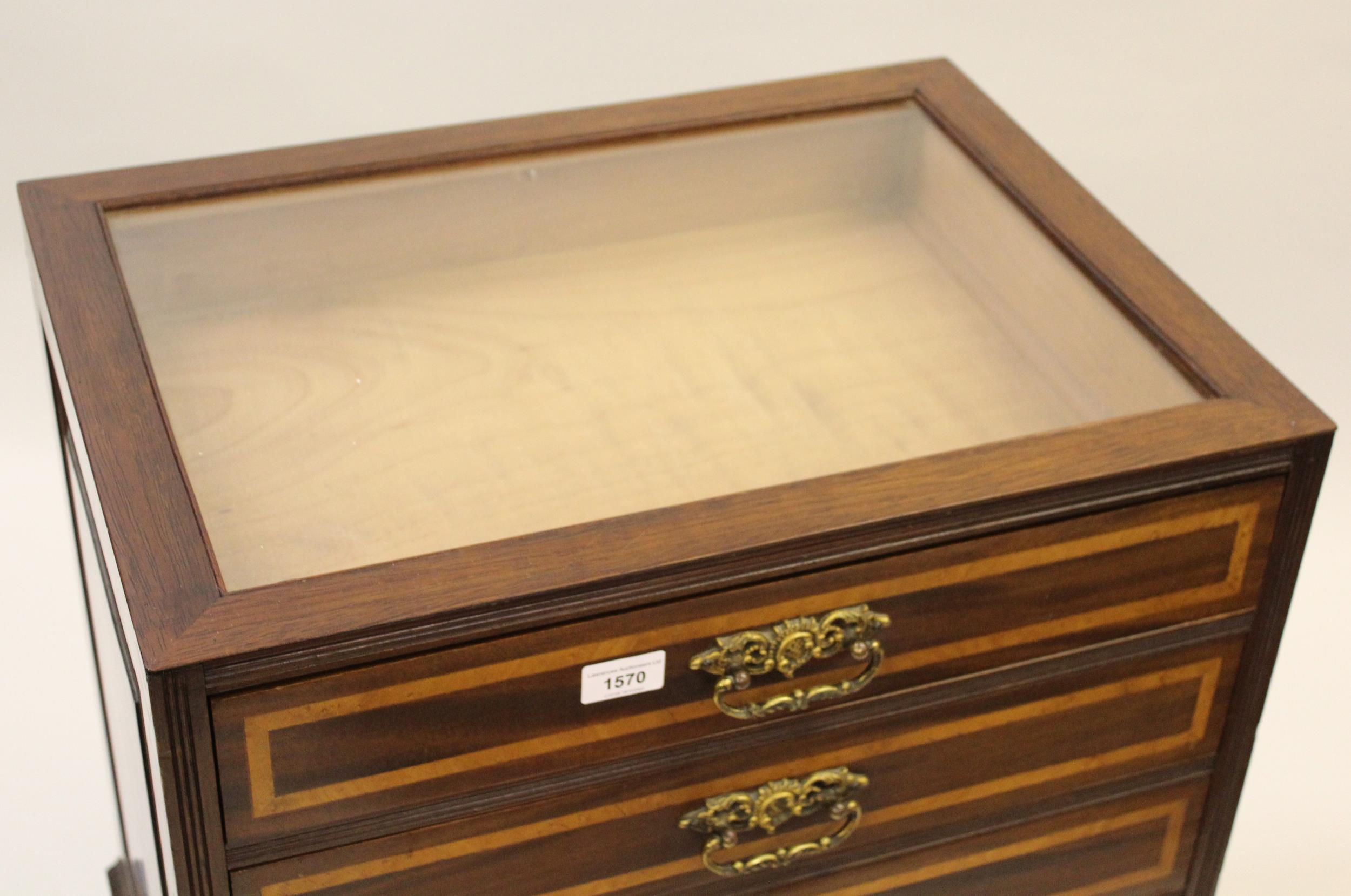 Unusual Edwardian mahogany satinwood banded bijouterie cabinet, with a glazed top above five drawers - Image 3 of 3