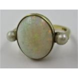 18ct Yellow gold ring, set oval opal and two pearls