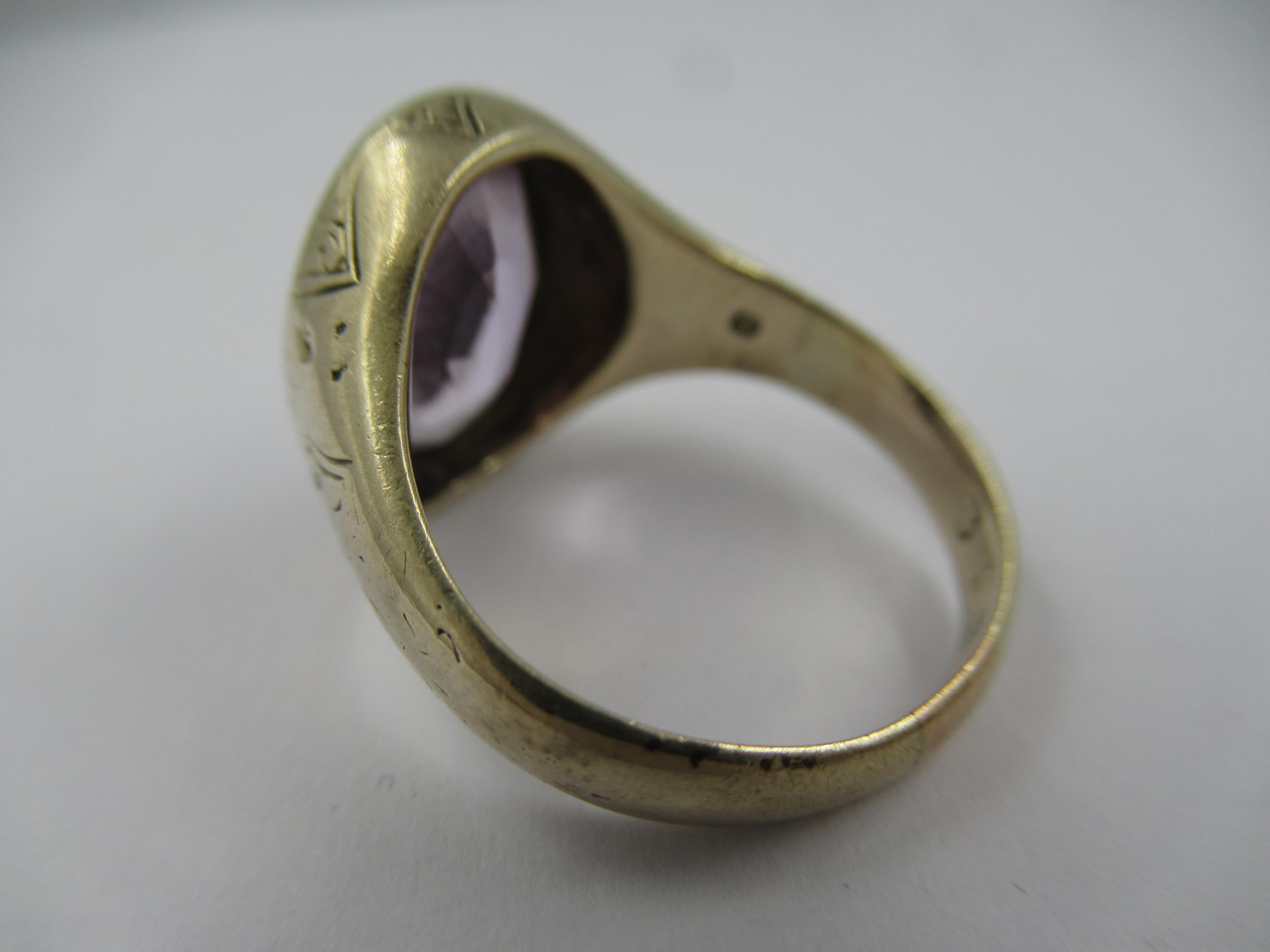 19th Century 9ct yellow gold mounted amethyst signet ring, size 'M' - Bild 2 aus 4