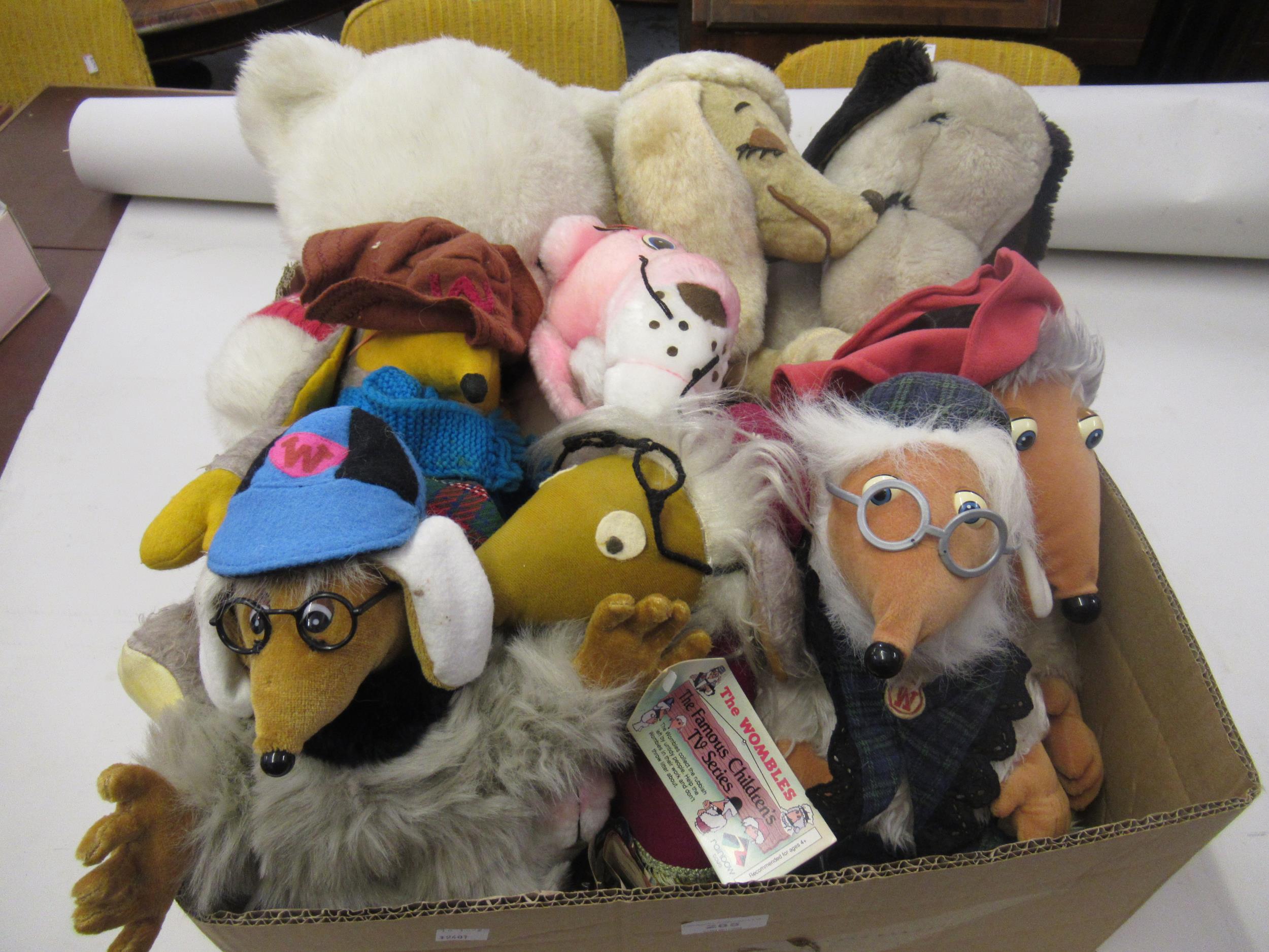 Quantity of various modern soft toys