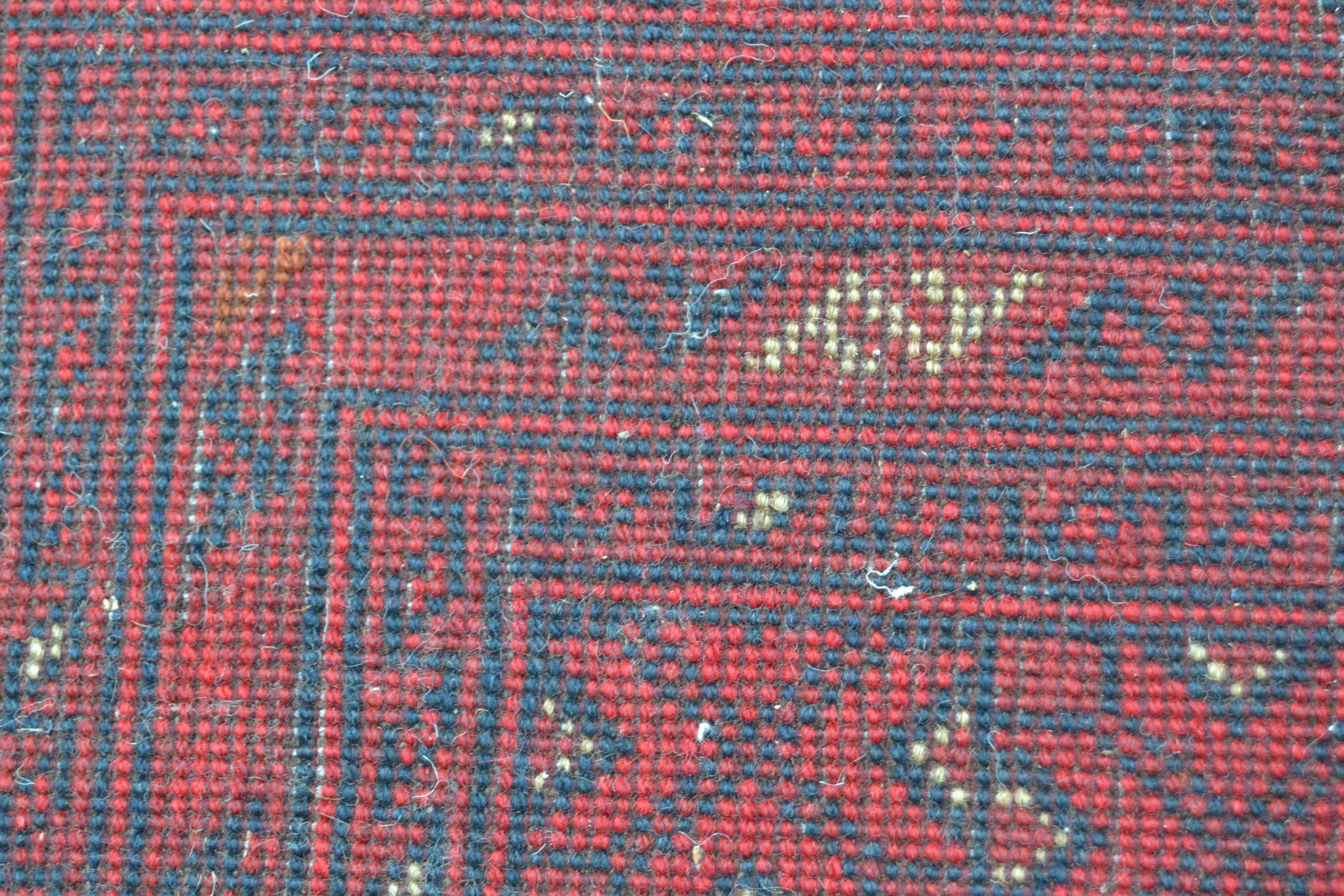 Afghan carpet with four rows of seven gols on a wine ground with multiple borders, 9ft 6ins x 6ft - Bild 4 aus 4