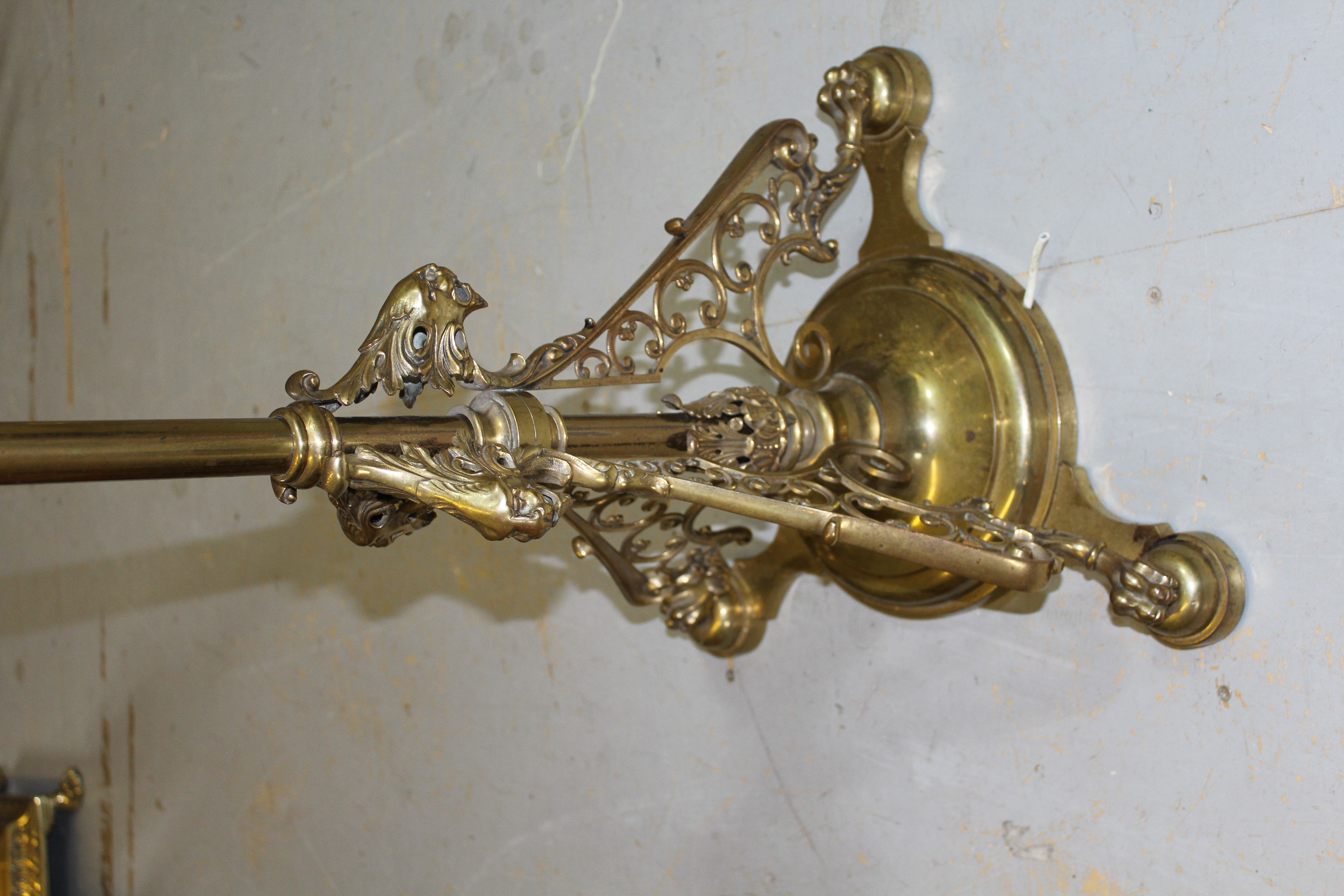 Good quality Edwardian brass oil lamp standard, adapted for use with electricity