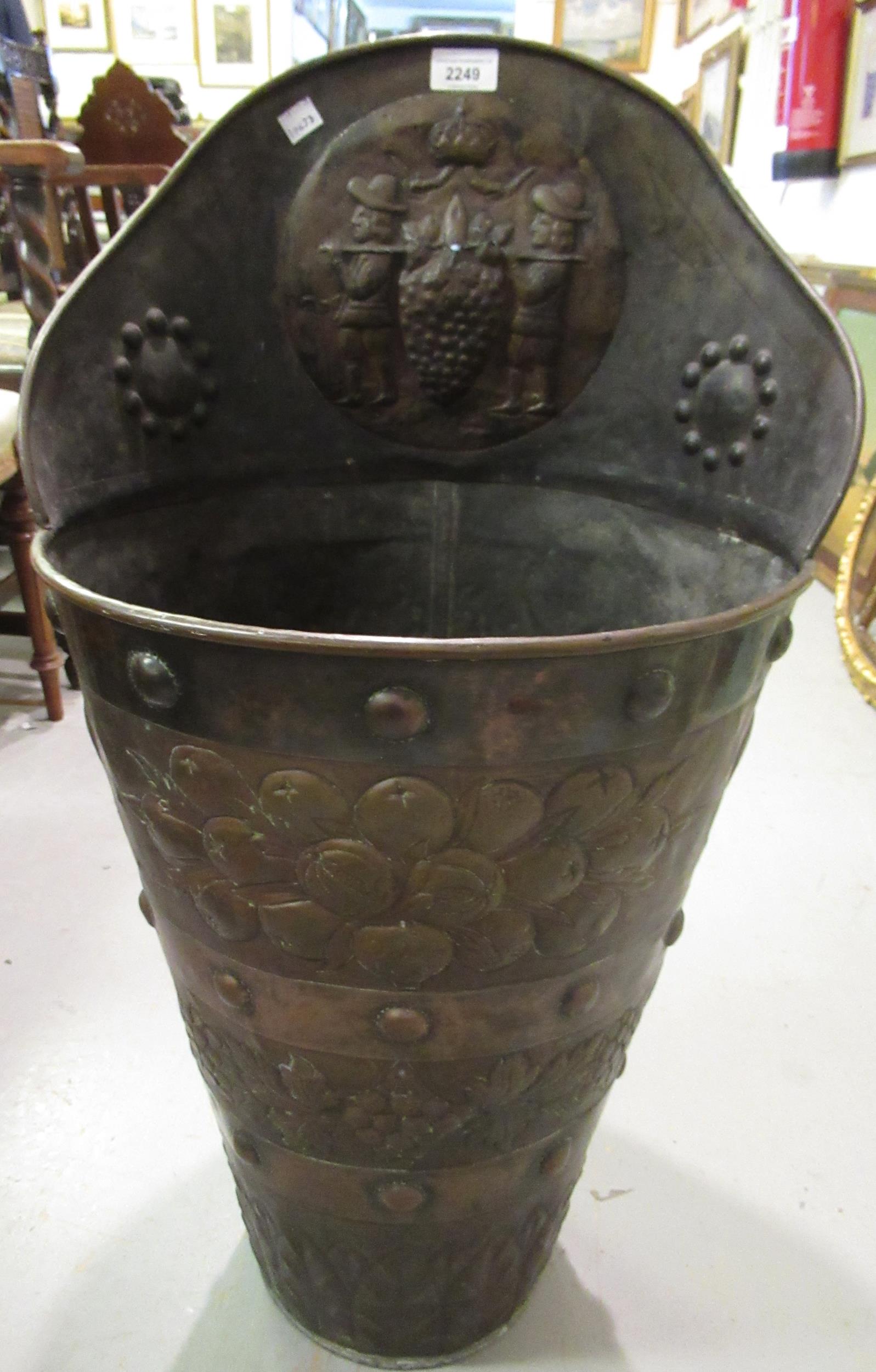 Late 19th / early 20th Century embossed copper grape hod, 30ins high - Image 4 of 4