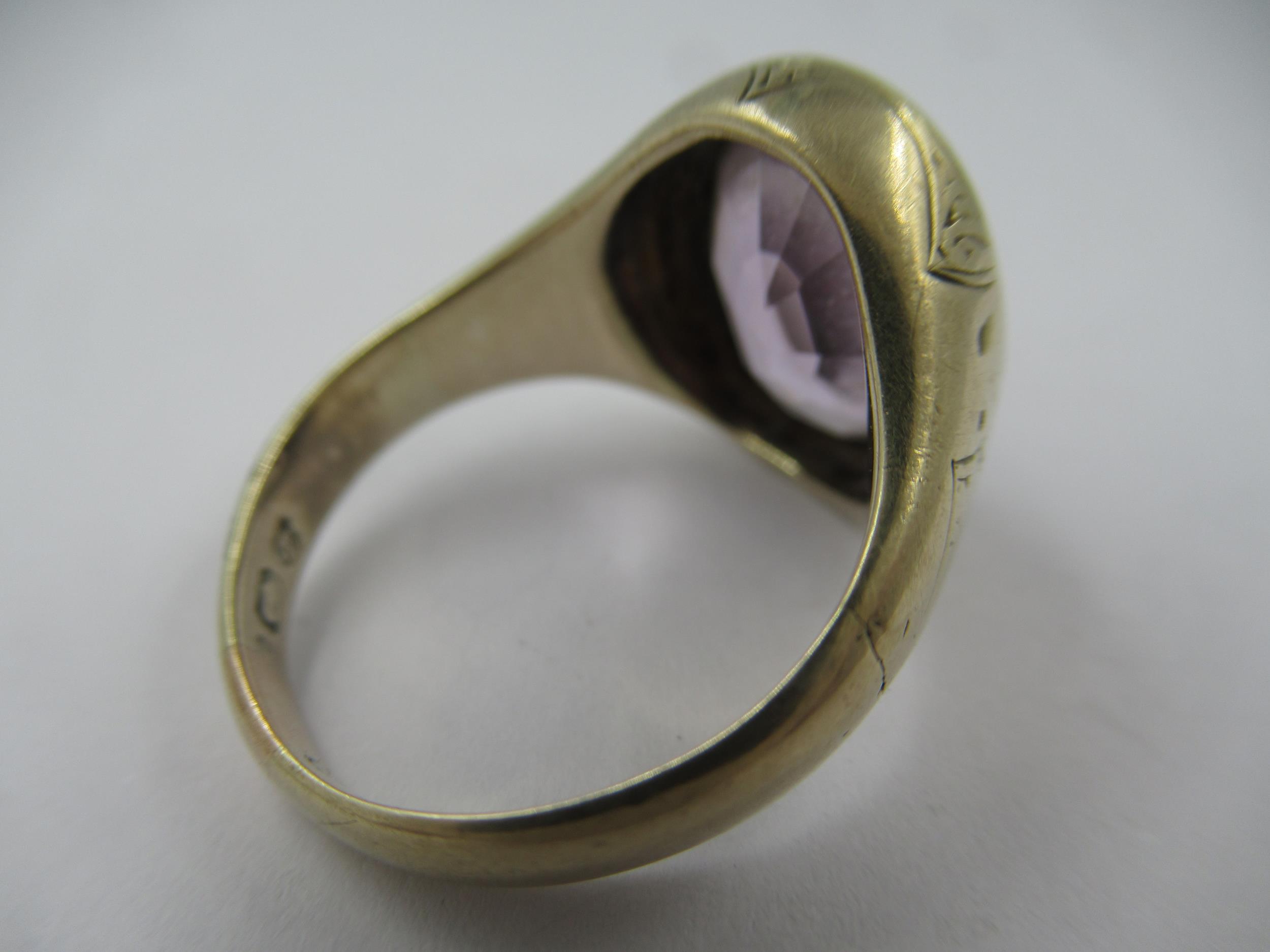 19th Century 9ct yellow gold mounted amethyst signet ring, size 'M' - Bild 3 aus 4